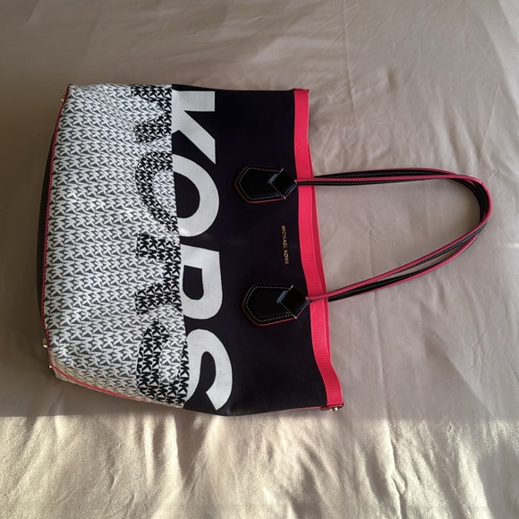 Used it twice 🙂 didn’t like it decided too give it for a good price - Picture 3 of 5